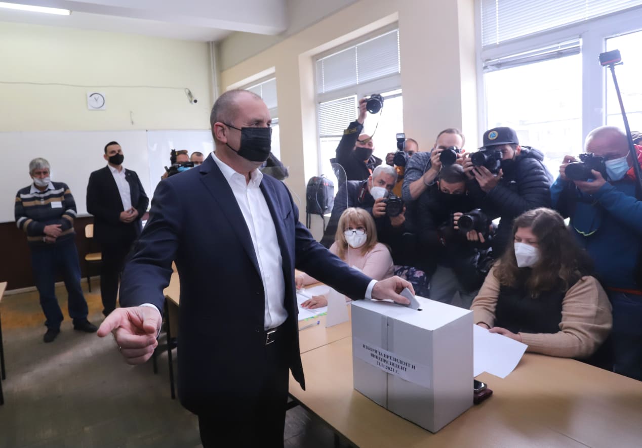 Радев: Нека не даваме шанс миналото да минира нашето бъдеще