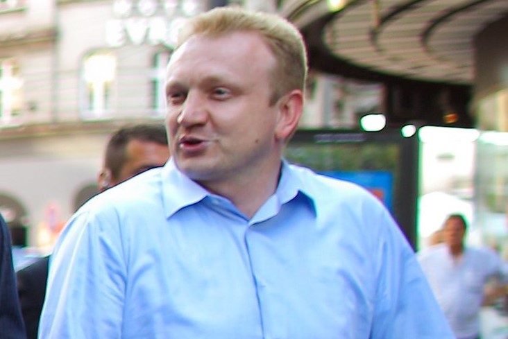 Джилас към Меркел: Вземете Вучич със себе си, след като напускате политиката