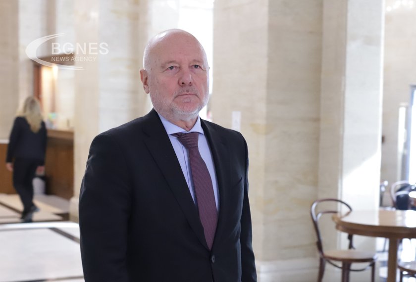 Тагарев: Средствата за доставката на БТР-ите до Украйна се поемат от формата "Рамщайн"