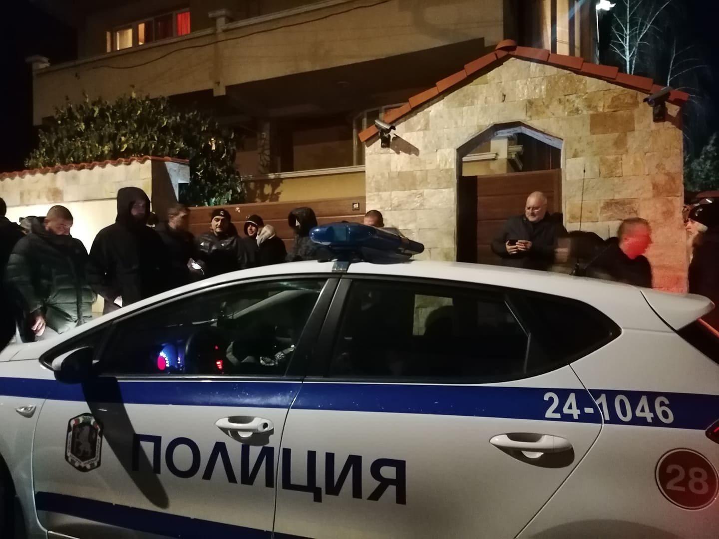 Обиск в дома на Борисов; Митов: това е Гестапо