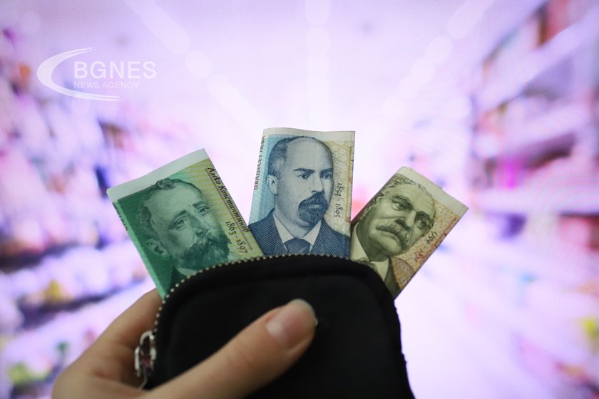 Окончателно: Фирмите с над 100 служители ще плащат заплати само по банков път