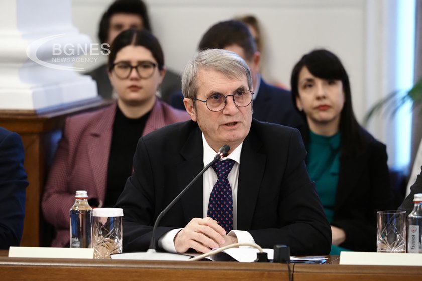 Хинков: Периодичното изчезване на лекарства от аптеките трябва да спре