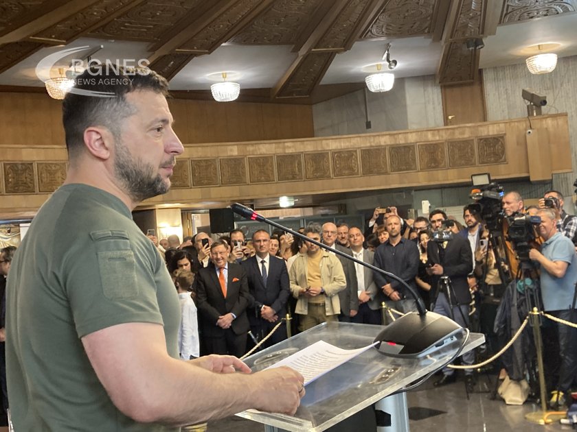 Зеленски: Успяхме да намалим мащаба на тази война заради оръжието, което получаваме