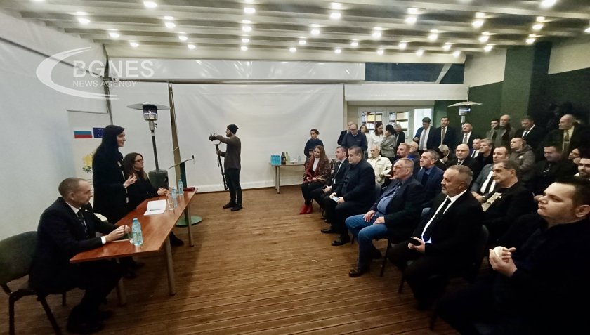 Габриел в Скопие: България няма двустранен проблем с РСМ