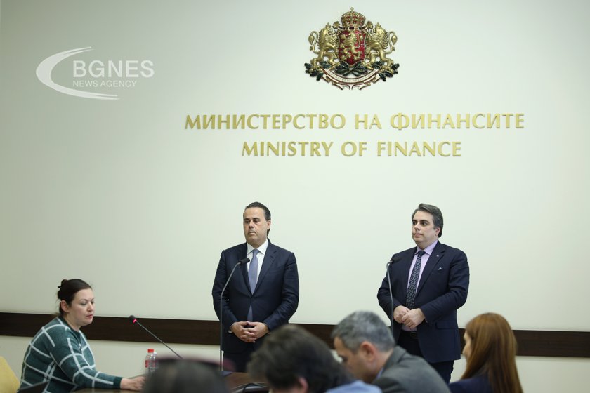 МФ: Промените в АДФИ и Агенция "Митници" са съгласувани с Денков