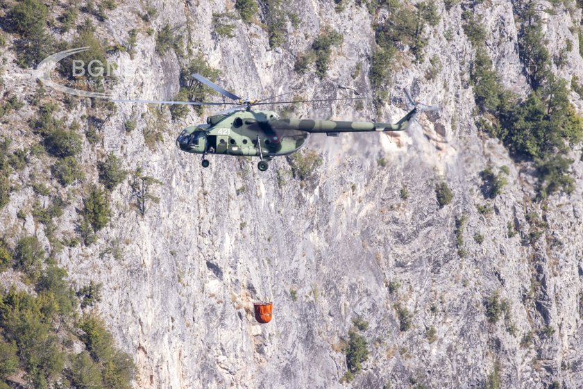 Военнослужещи се включват и днес в гасенето на пожара край село Добростан