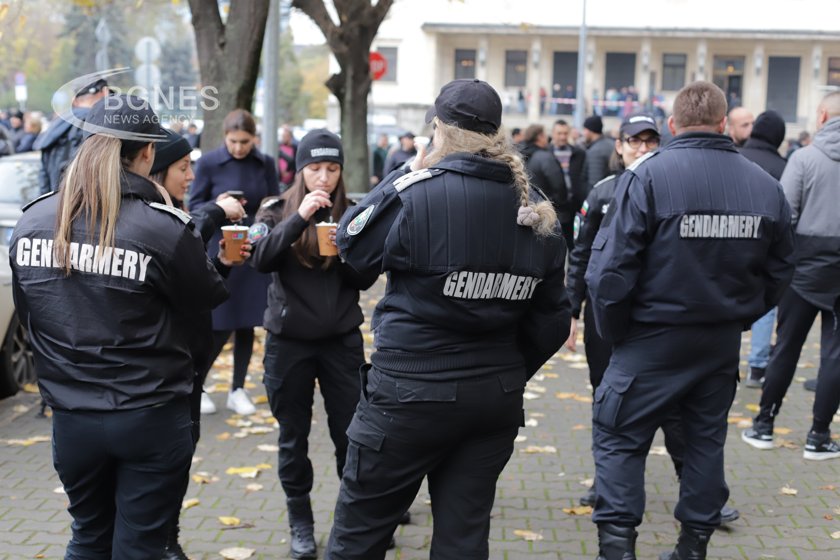 Служители на полицията излязоха на протест 