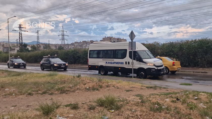 Масово сбиване с над 100 души в Казанлък, нападнаха и полицаи с камъни