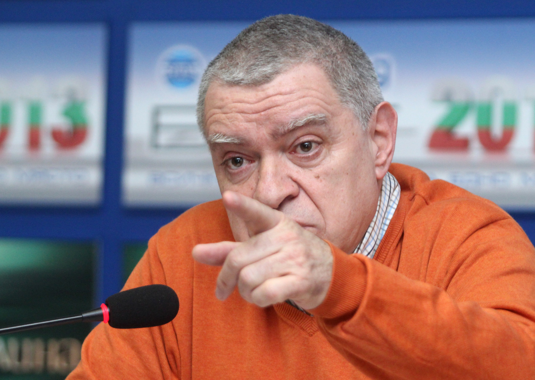 Проф. Константинов: Хартията ще върне 300 хил. пред урните