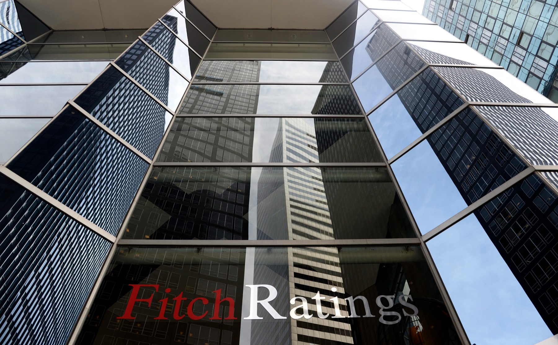 S&P и Fitch понижиха рейтинга на Украйна в чуждестранна валута