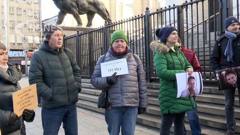 Близките на Пеев искат справедливост, гледат мерките на обвиняемите за убийството му