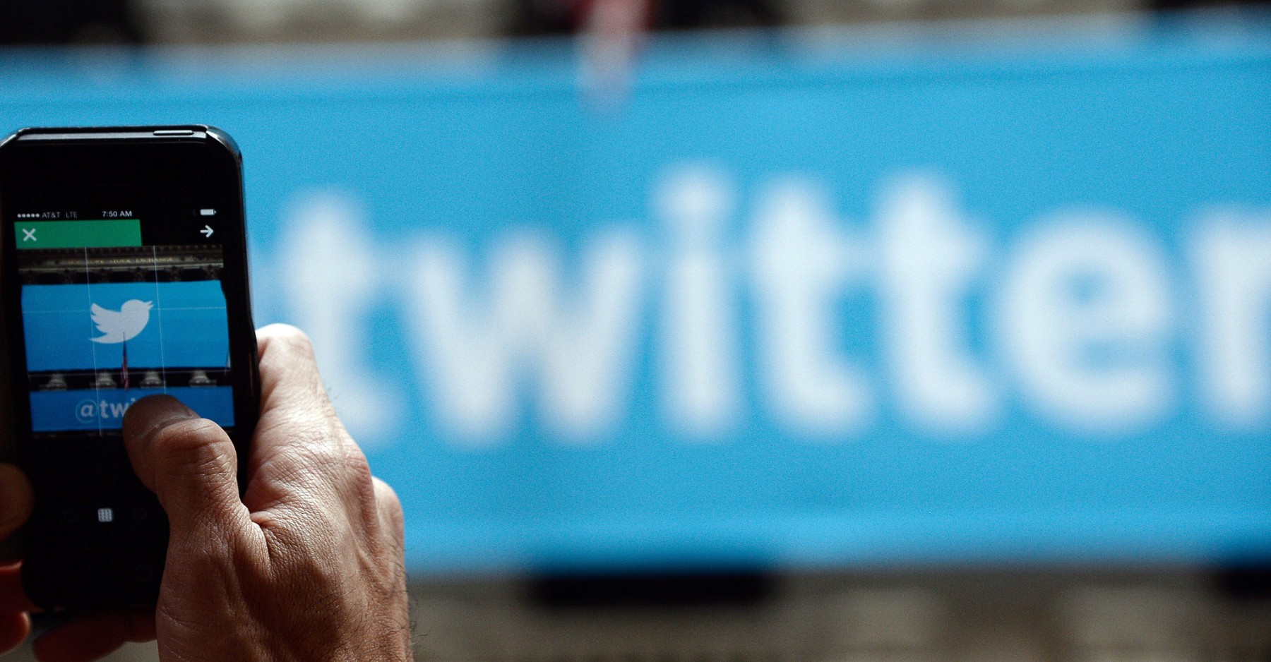 Twitter се срина, милиони потребители нямат достъп до уебсайта