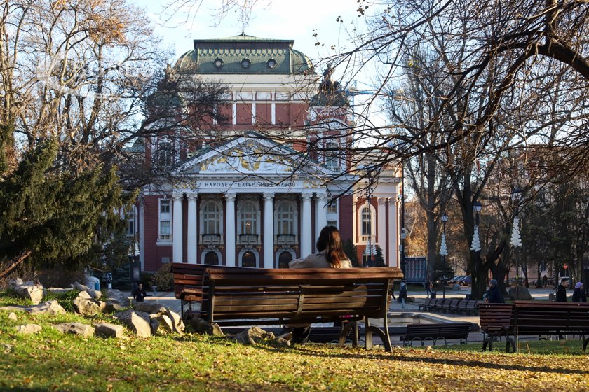 Слънчев и топъл петък, в събота снежни виелици