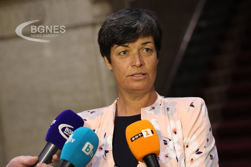  Нейкова: Зад успехите ни стоят много труд, лишения и Република България