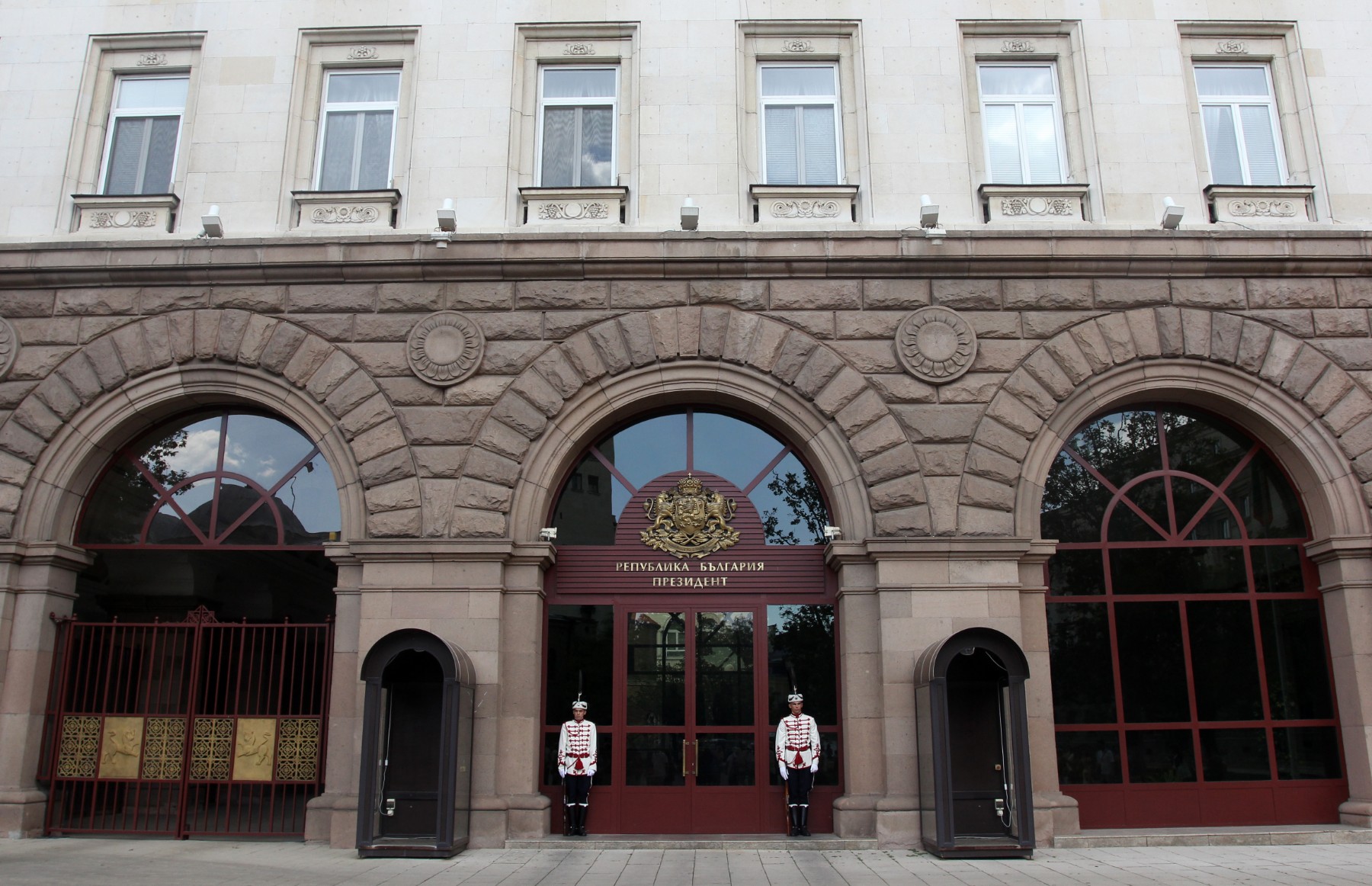 Радев вика ръководствата на „Авакс“ и „Ай Си Джи Би“ за интерконектора