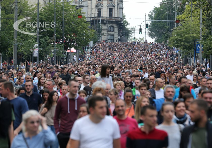 Десетки хиляди сърби протестираха в четири големи града