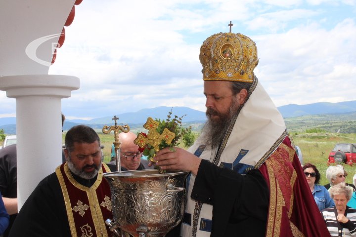 Осветиха параклис край Е-79, за да закриля преминаващите и семействата им