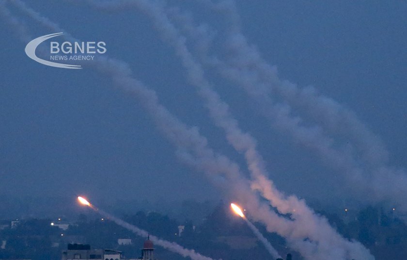350 ракети от Ивицата Газа са изстреляни към Израел