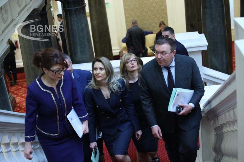 ГЕРБ: Отговорността трябва да е споделена; ДПС: Правителство с втория мандат е невъзможно