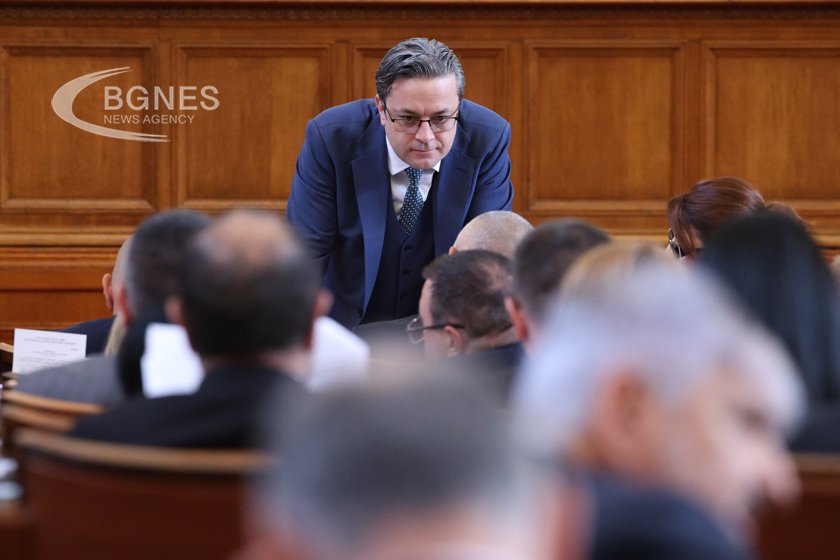 Биков: Моето лично мнение е, че не трябва Асен Василев да участва в правителството