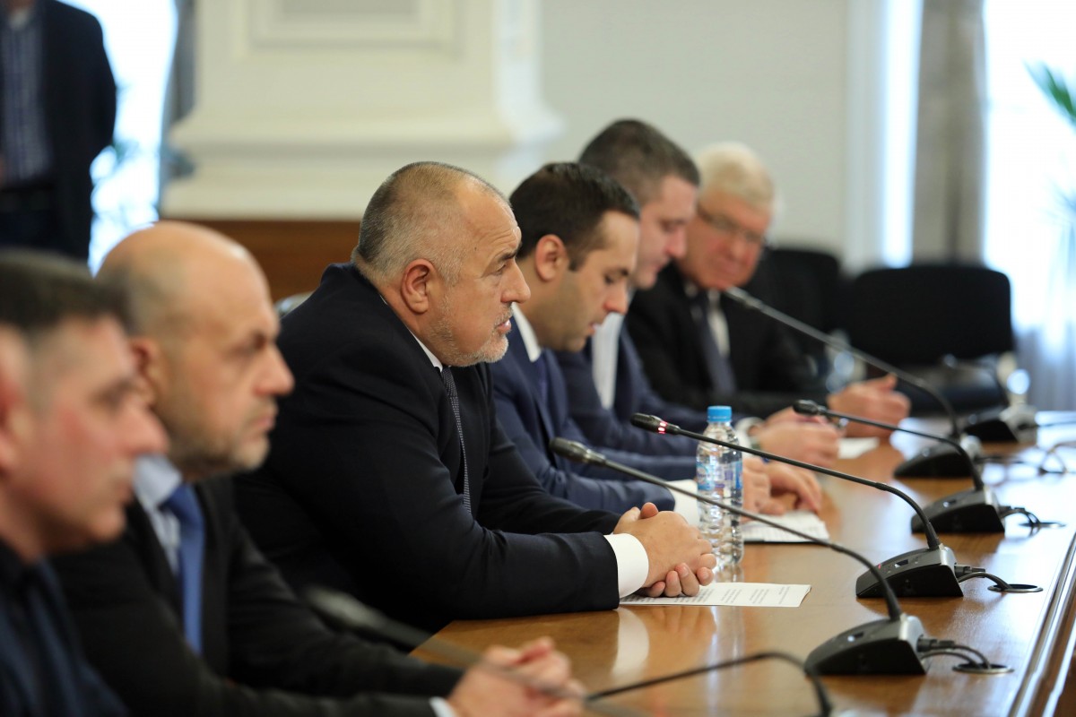 Родители в принудителен неплатен отпуск ще получат 375 лева