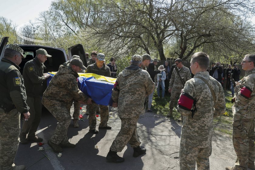 Разузнаването на ЕС: 13 000 са загиналите украински войници