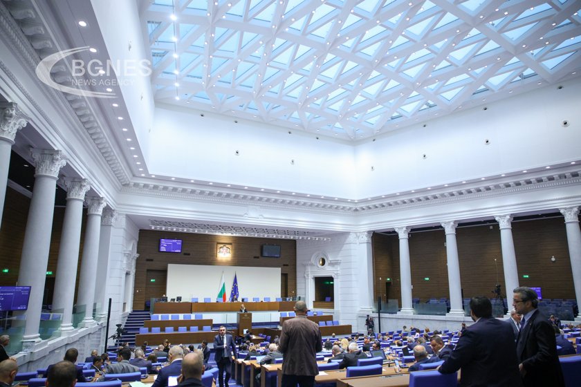НС решава днес дали прагът на разплащане да остане 10 000 лв.