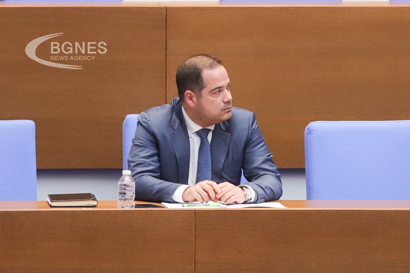 Калин Стоянов на парламентарен контрол за мигрантите по Дъблинския регламент