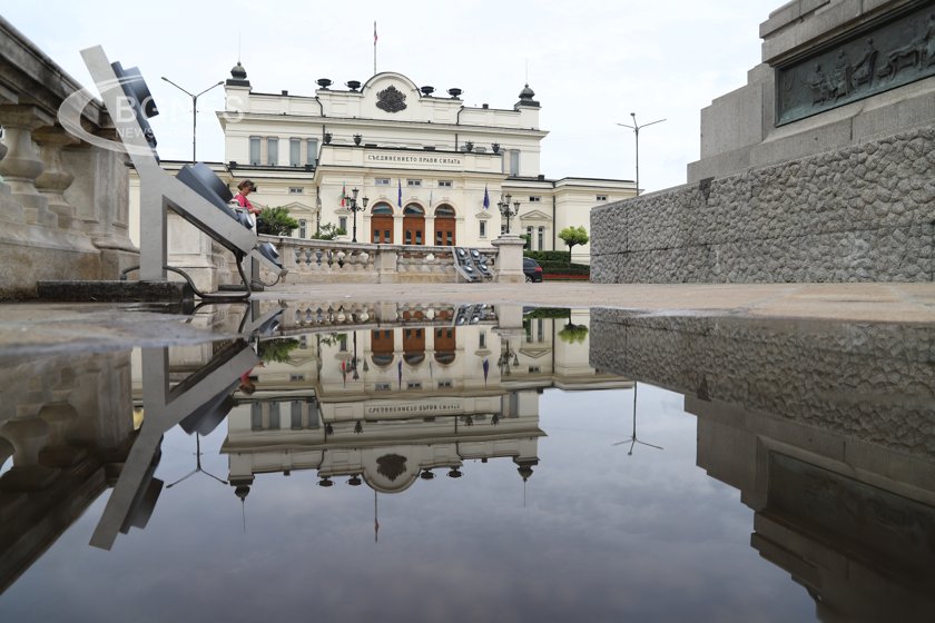 Депутатите гласуват дали окончателно да закрият Държавна петролна компания