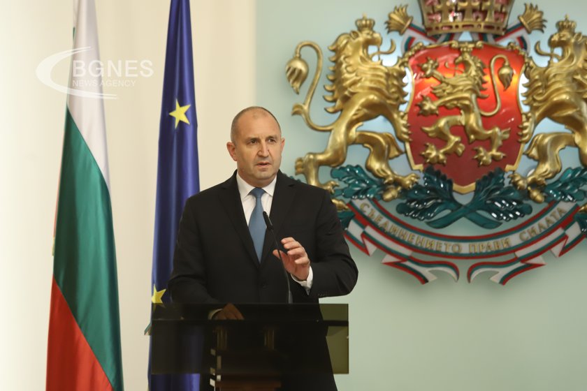 Радев направи подробен отчет за работата на Донев