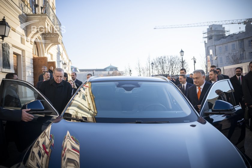 Ердоган подари електромобил на Орбан, а в замяна получи кон