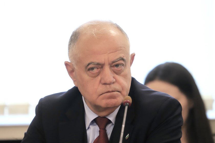 Атанасов: Има жестока съпротива срещу създаването на редовна власт