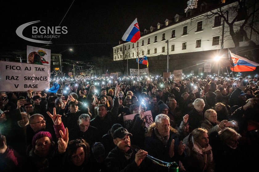 Хиляди словаци протестираха срещу проруската политика на правителството