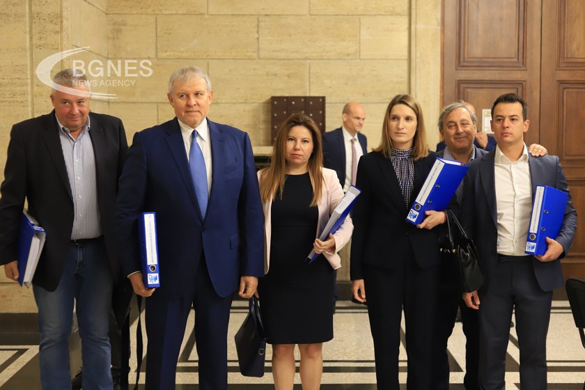 На финалната права: Партиите се регистрират за местния вот 