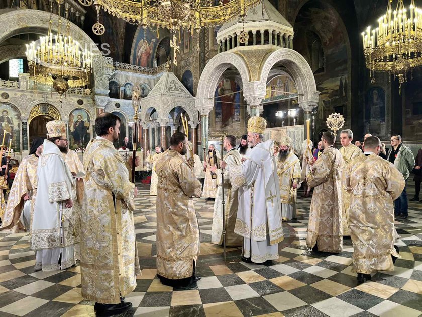 Празнична Василиева света литургия в патриаршеската катедрала "Св. Ал. Невски"
