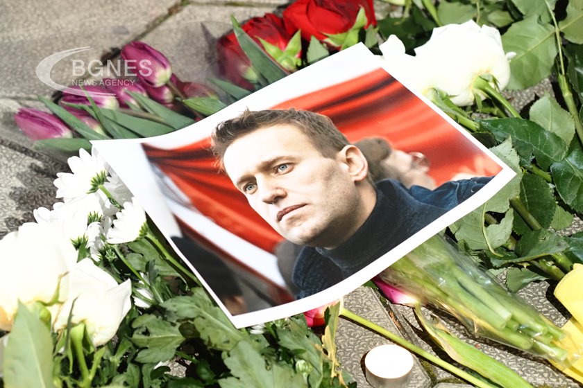 Бдение за Навални пред посолството на Русия в София