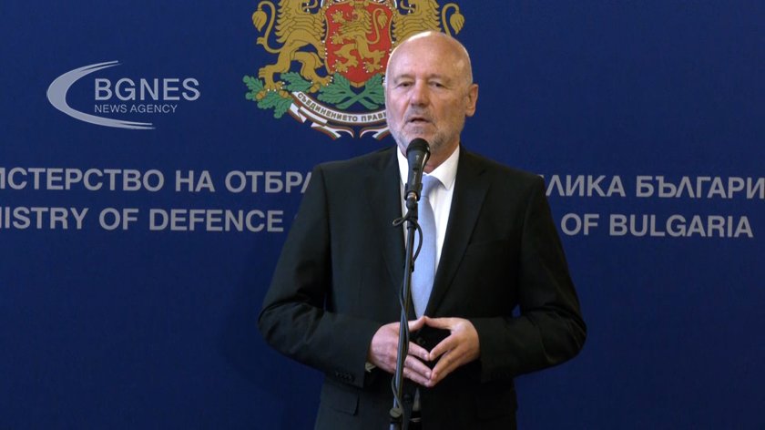  Тагарев: Даваме основно боеприпаси