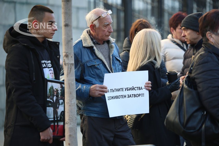 По-строг контрол на пътя искат почернени близки на протест