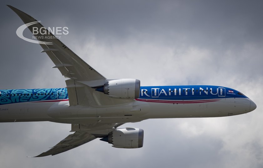 Самолет Boeing 787 Dreamliner кацна на ледена писта в Антарктика