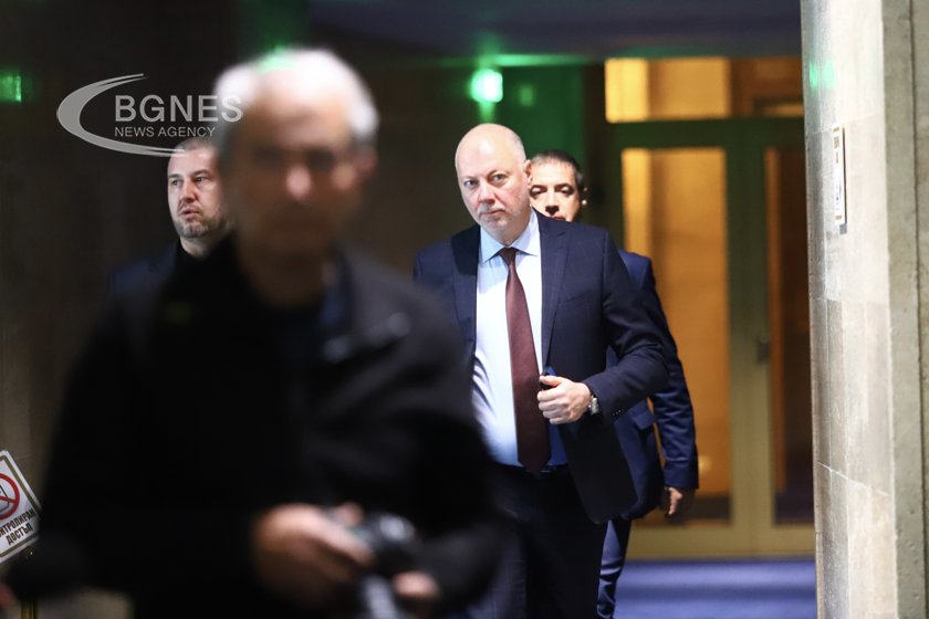 Депутатите обсъждат оставката на Росен Желязков 