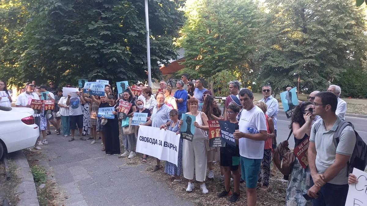 50 души на протест във Варна в подкрепа на Благомир Коцев