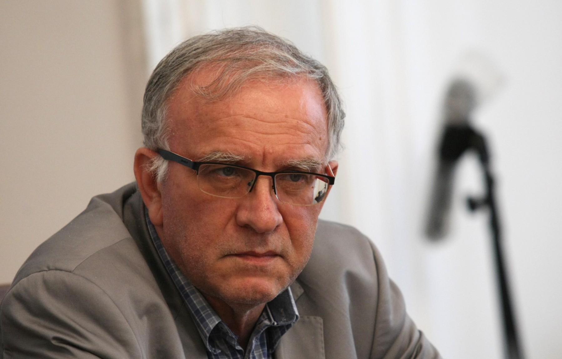 Цветозар Томов: Борисов е поредният политик, който извива ръцете на ЦИК