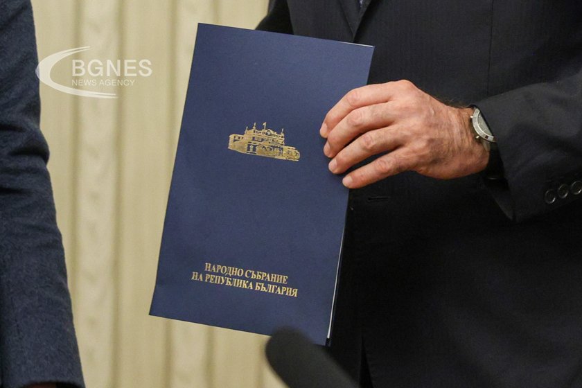 Радев подписа указа, с който предлага на НС да избере за министър-председател Мария Габриел