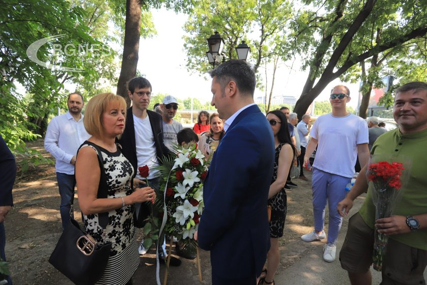 Йотова: Вапцаров многократно е разстрелван с думи след смъртта си