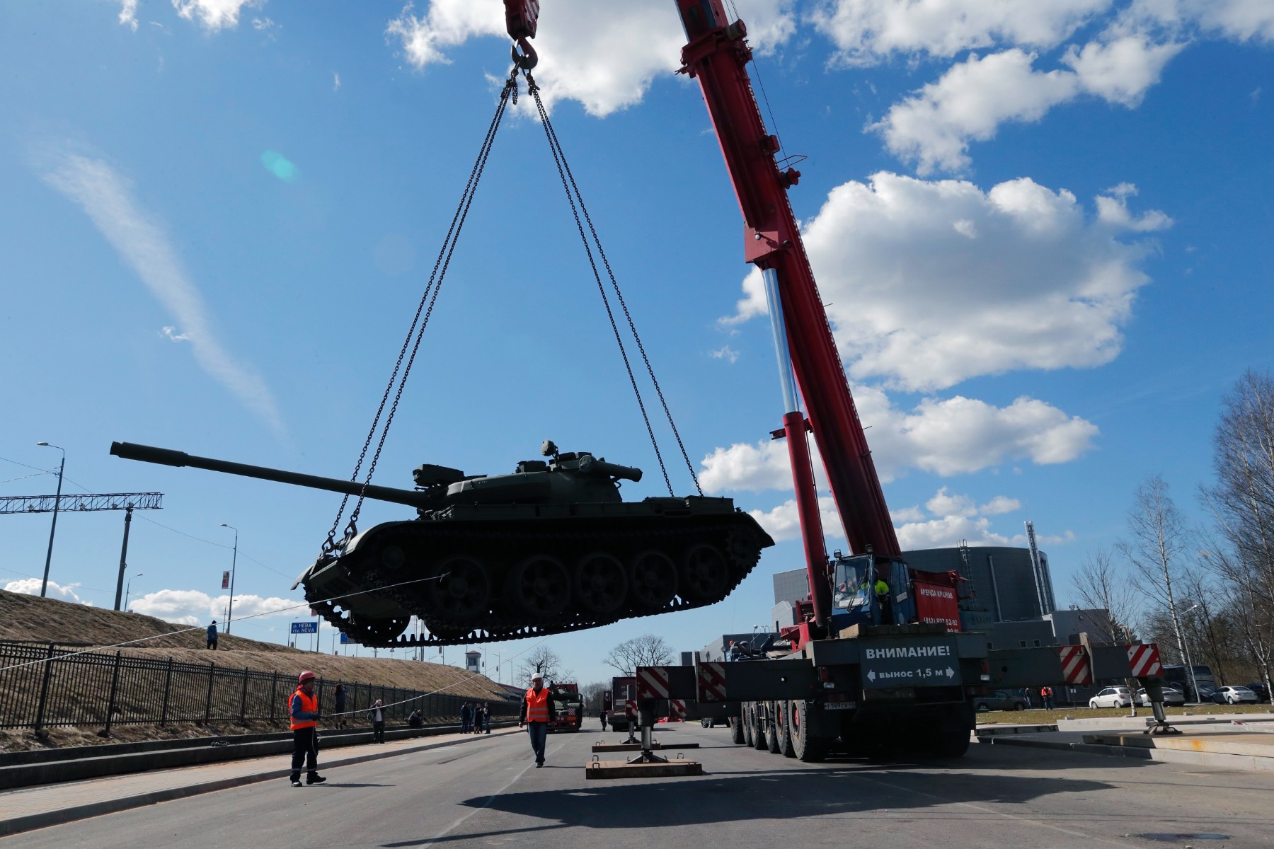Путин вади от музеите остарели танкове Т-62, за да ги използва във войната