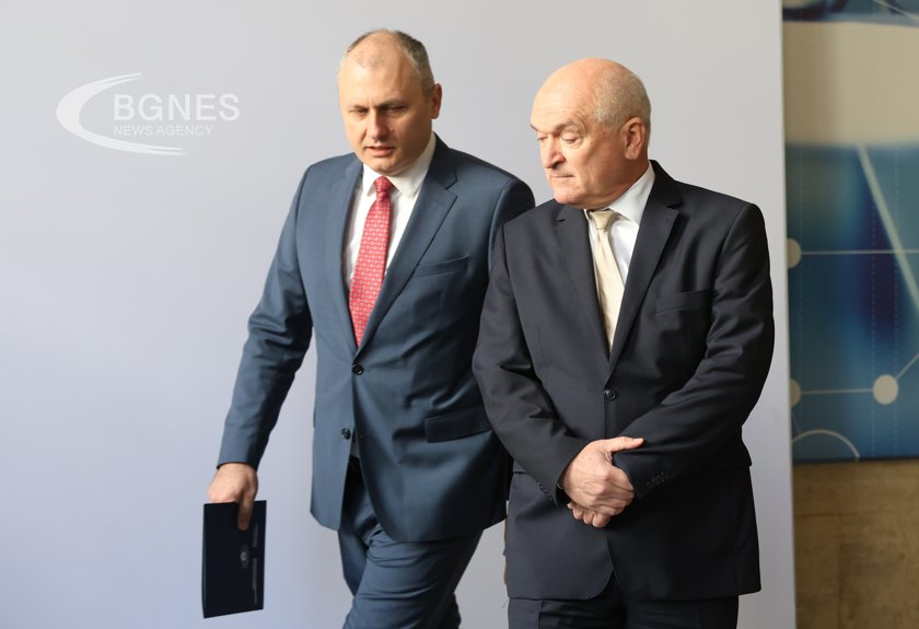 Главчев: Имам доверие на всички министри в моя екип 