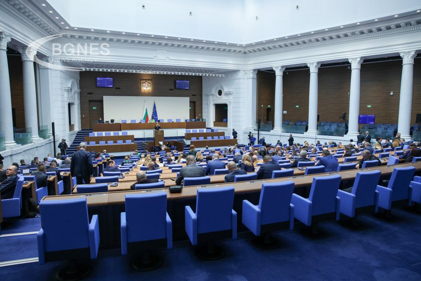 Бюджет 2024: 933 лв. за най-ниската длъжност на държавен служител, 11 млн. за заплати на НСО