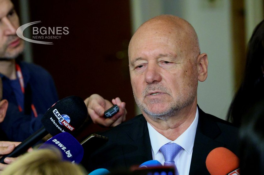 Тагарев: Притеснително е, че Русия удължи срока за предупредителната зона в Черно море