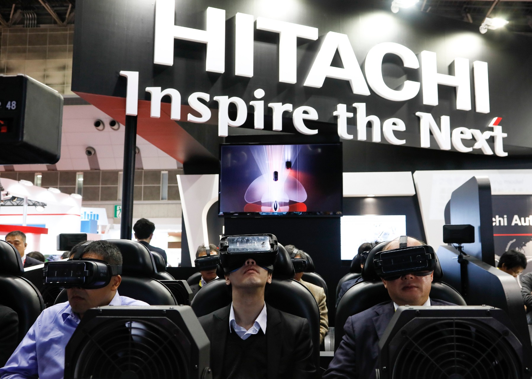 Hitachi спира дейността си в Русия