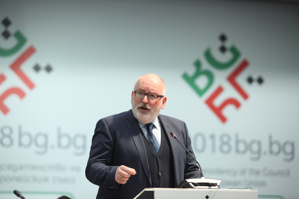Тимерманс: Въглищата нямат бъдеще, ЕК не е против ядрената енергия